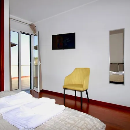 Ferienwohnung Fuer 6 Personen Ca 110 Qm In Cmara De Lobos, Madeira Suedkueste Von Madeira