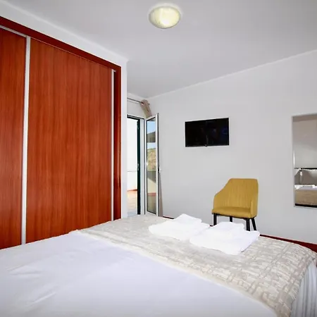 Ferienwohnung Fuer 6 Personen Ca 110 Qm In Cmara De Lobos, Madeira Suedkueste Von Madeira Apartment *