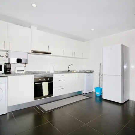 Apartment Ferienwohnung Fuer 6 Personen Ca 110 Qm In Cmara De Lobos, Madeira Suedkueste Von Madeira *