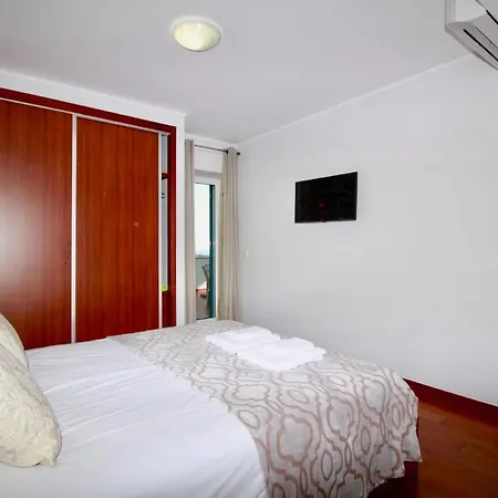 Apartment Ferienwohnung Fuer 6 Personen Ca 110 Qm In Cmara De Lobos, Madeira Suedkueste Von Madeira Camara de Lobos